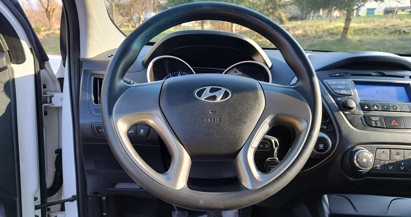 Hyundai ix35 cena 47900 przebieg: 168000, rok produkcji 2013 z Poręba małe 232